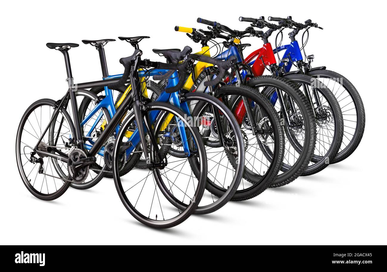 Reihe von verschiedenen modernen Fahrrad und E-Bike isoliert auf weißem Hintergrund. Rennrad Mountainbike Online-Shop Business-Konzept. Stockfoto