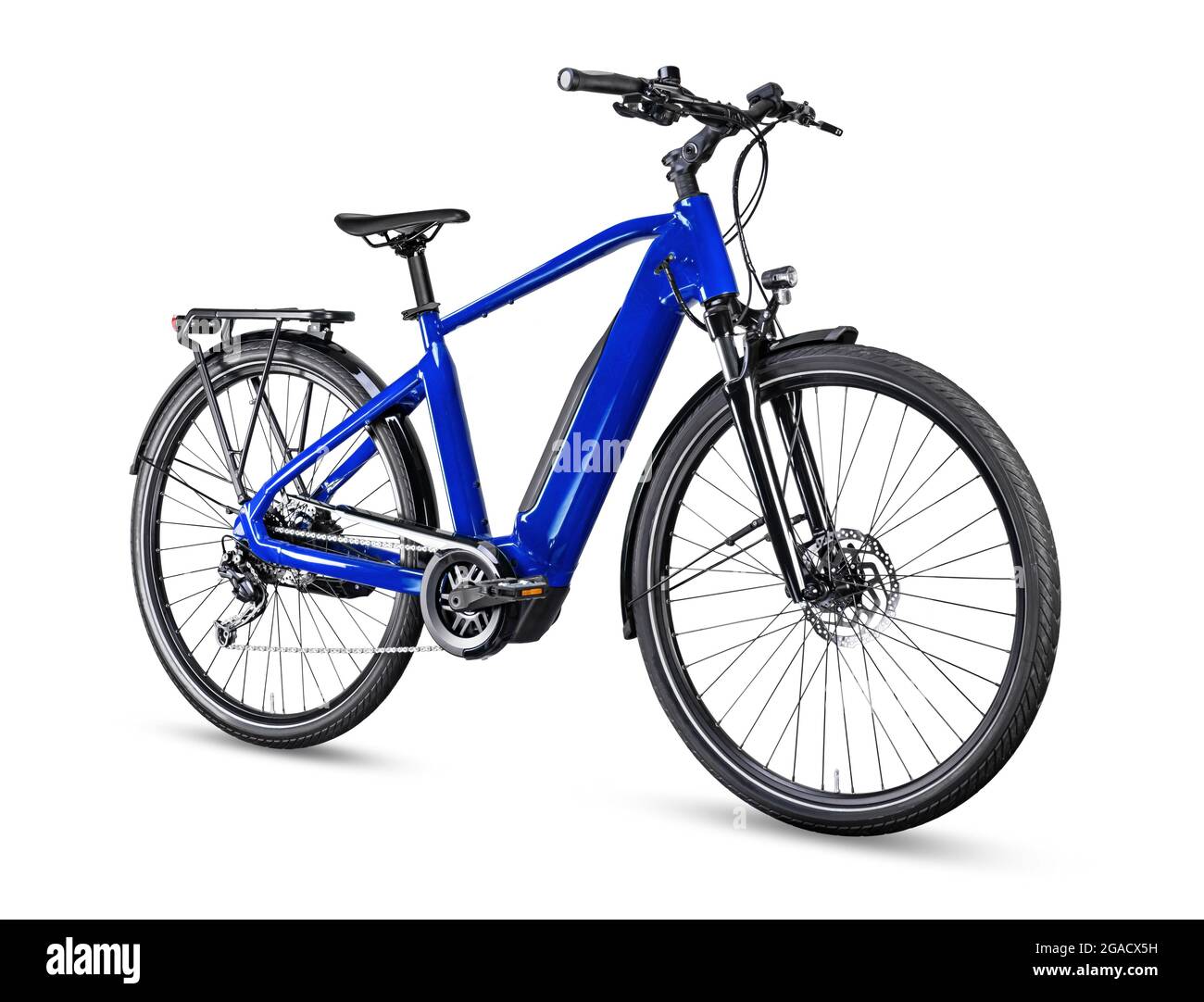 Blaues modernes Mid-Drive-E-Bike-Pedelec für Herren mit Mittelantrieb und E-Bike-Halterung für Städtetouren oder Trekking. Batteriebetriebenes E-Bike isoliert auf weißer BA Stockfoto