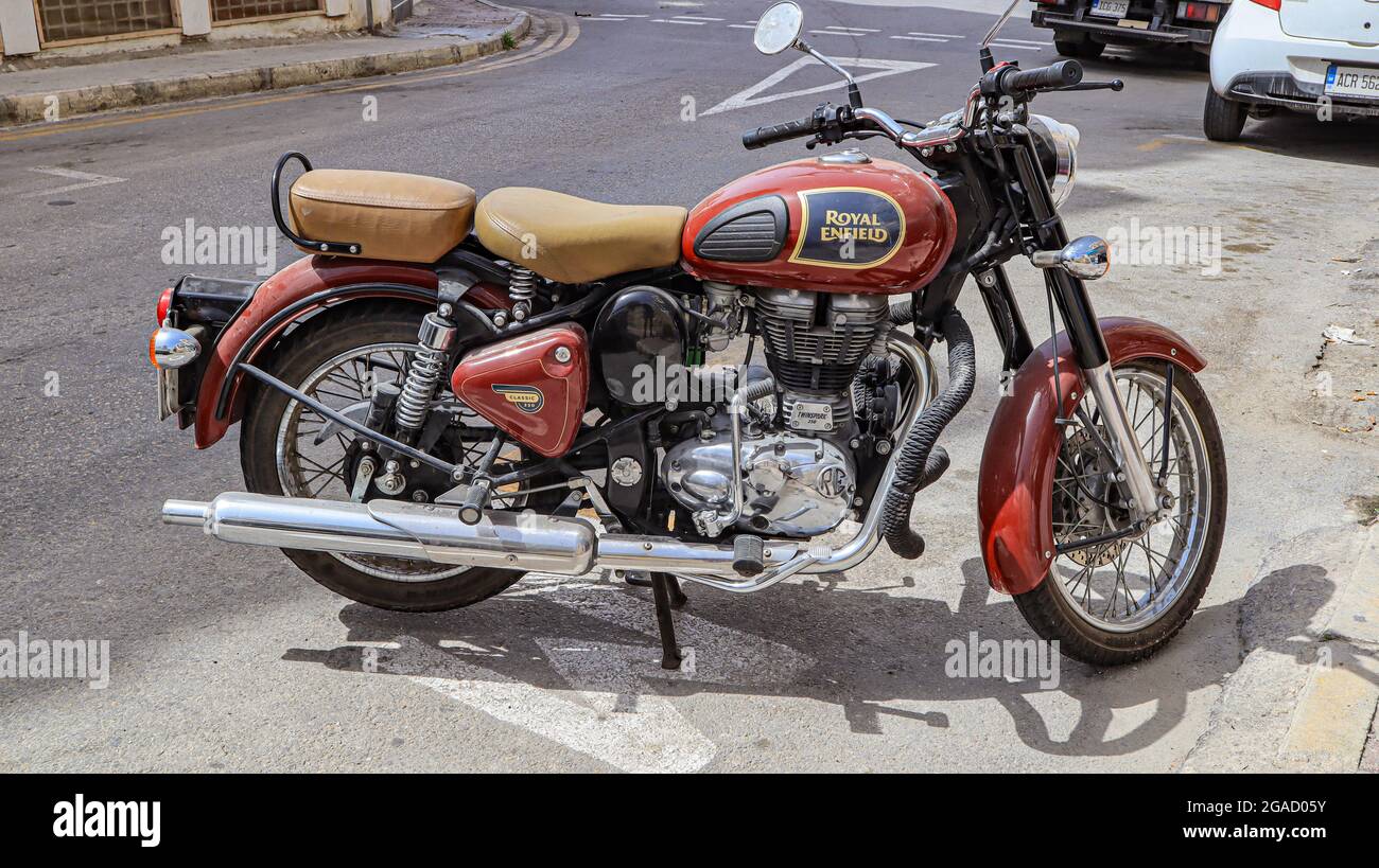 Royal Enfield Classic 350 ccm Motorcycle, Bugibba, Malta.decals Stockfoto