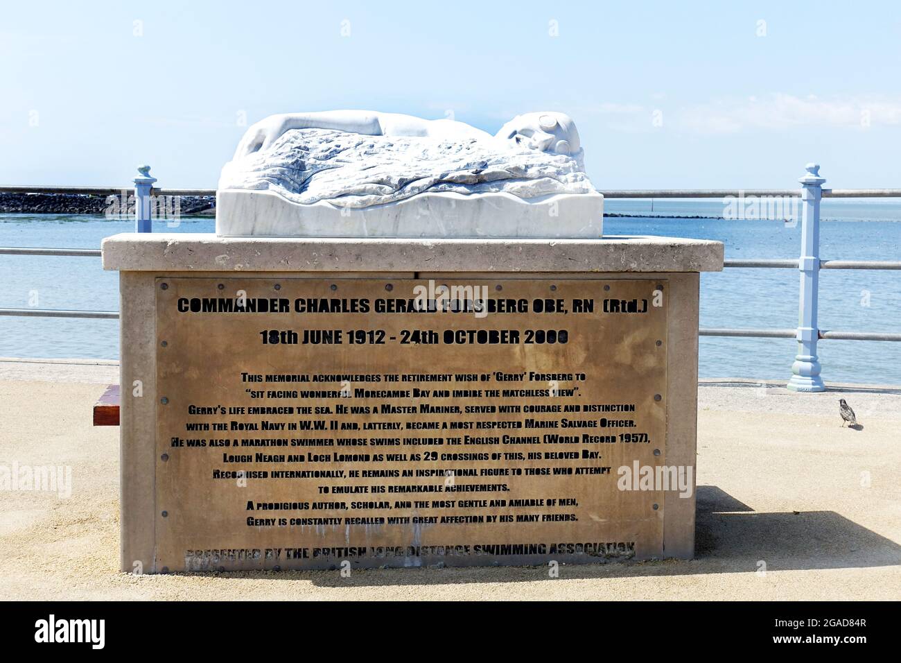 Denkmal für Commander Charles Gerald Forsberg OBE, RN, 18. Juni 1912 - 24. Oktober 2000. Marathon-Schwimmer, der 1957 den Weltrekord des Ärmelkanals hielt. Stockfoto