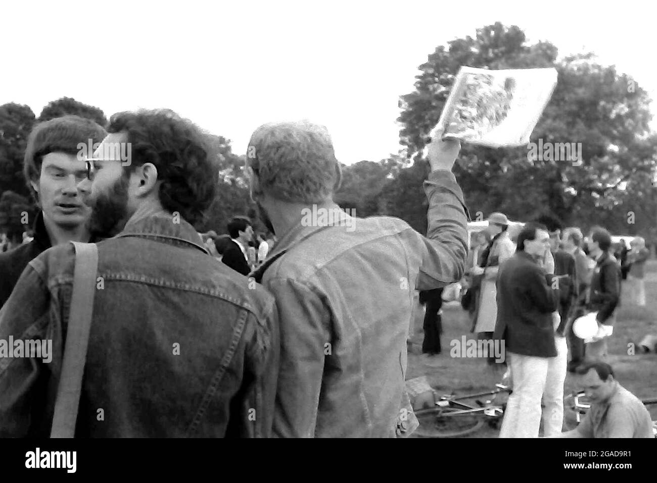 Teilnehmer des märz und der Rallye im Hyde Park, London, England, Großbritannien, 1979 Gay Pride, Das Thema war "Stonewall 69 Gay Pride 79". Stockfoto