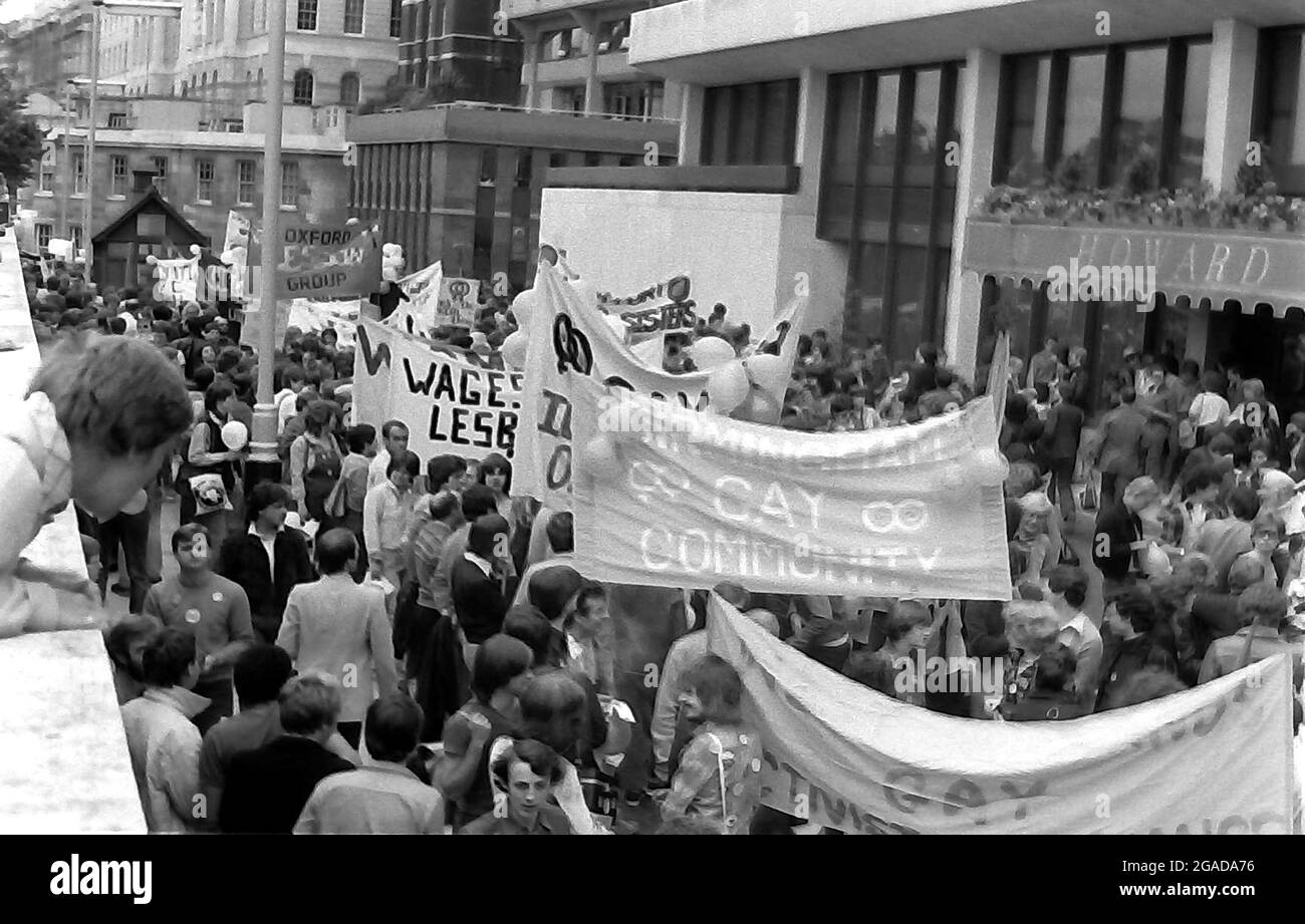 Teilnehmer des märz und der Rallye im Hyde Park, London, England, Großbritannien, 1979 Gay Pride, Das Thema war "Stonewall 69 Gay Pride 79". Stockfoto