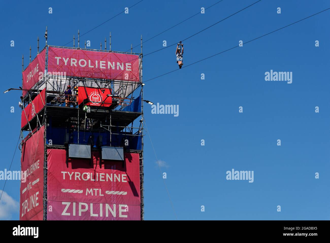 Die Zipline (Tyrollienne) in Montreal Old Port (Vieux Port), Quebec, Kanada Stockfoto