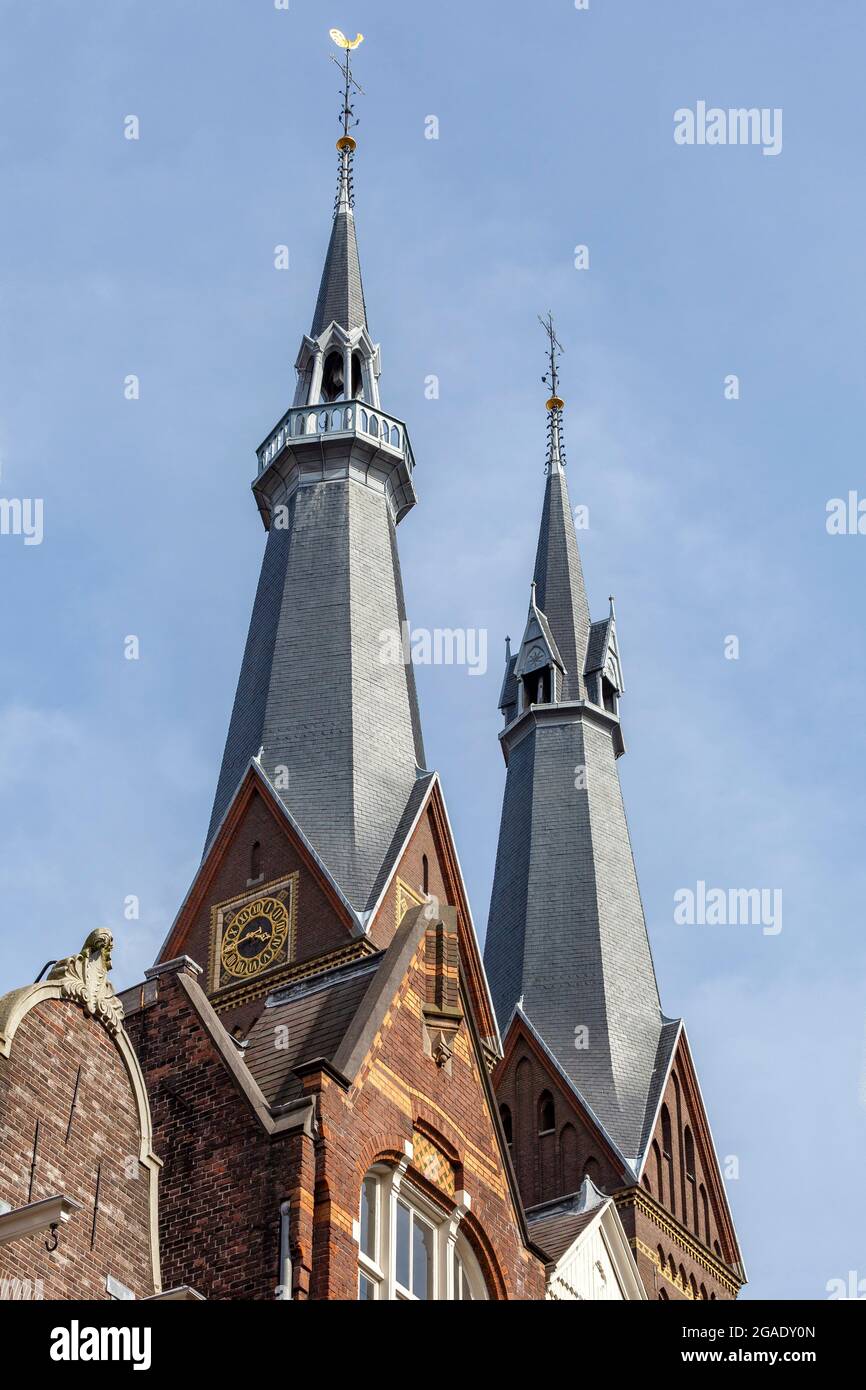 Zwillingsspitzen von Posthoornkerk, Amsterdam Stockfoto