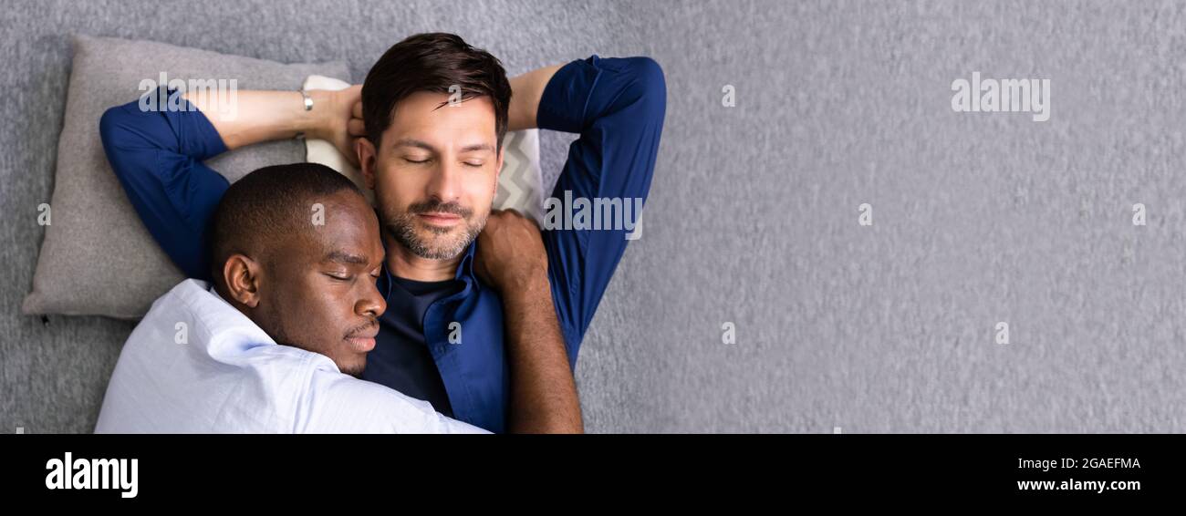 Happy Romantic Homosexuell Paar Entspannend Und Dating Stockfoto