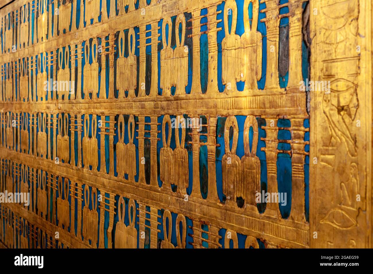 Detail des äußeren Sarkophags von Tutanchamun, Museum der ägyptischen Altertümer, Kairo Stockfoto