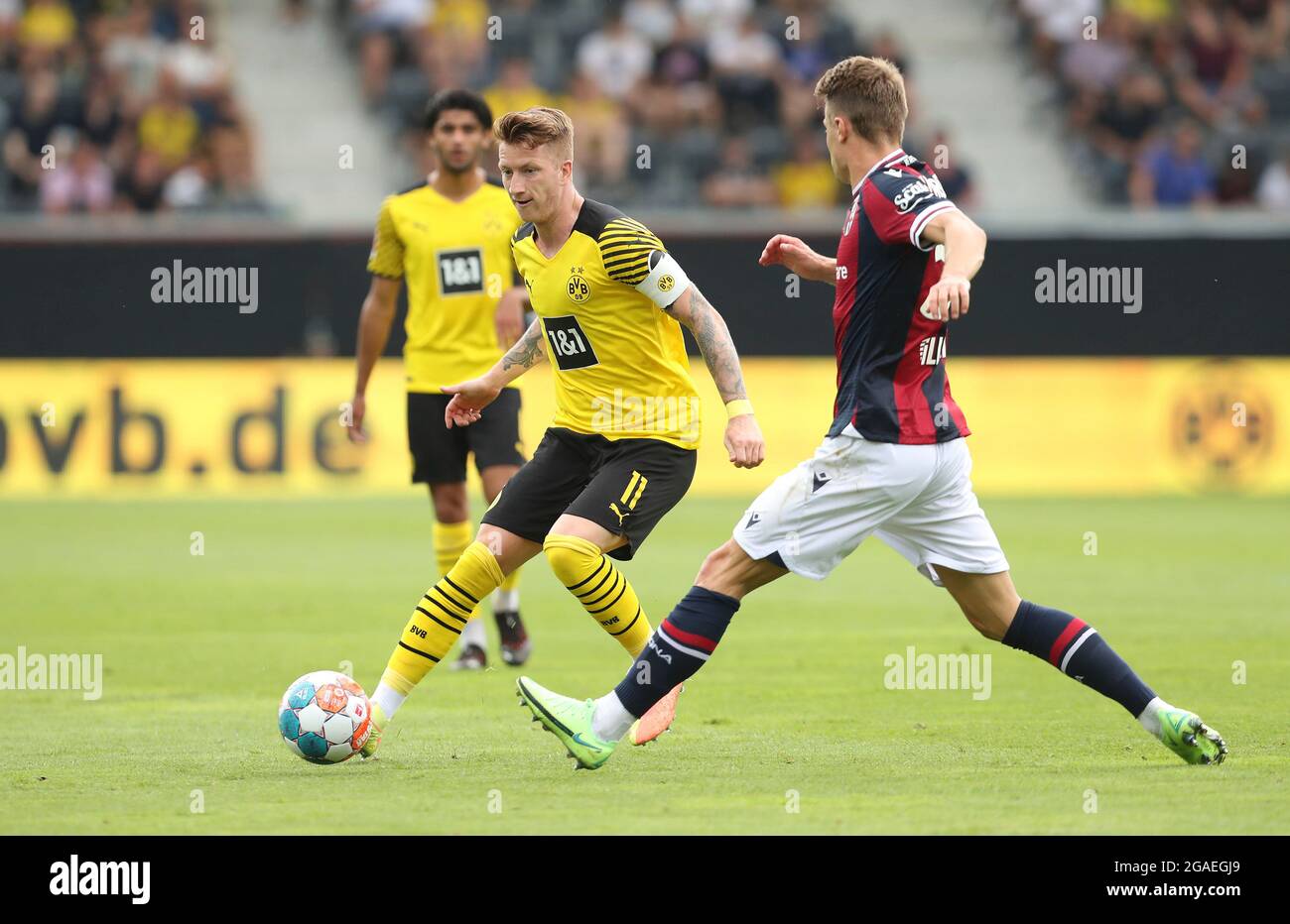 firo: 30.07.2021, Fußball, 1. Bundesliga, Saison 2021/2022, Testspiel, BVB Borussia Dortmund - FC Bologna duelliert sich, Marco Reus gegen Mattias Svanberg. Stockfoto