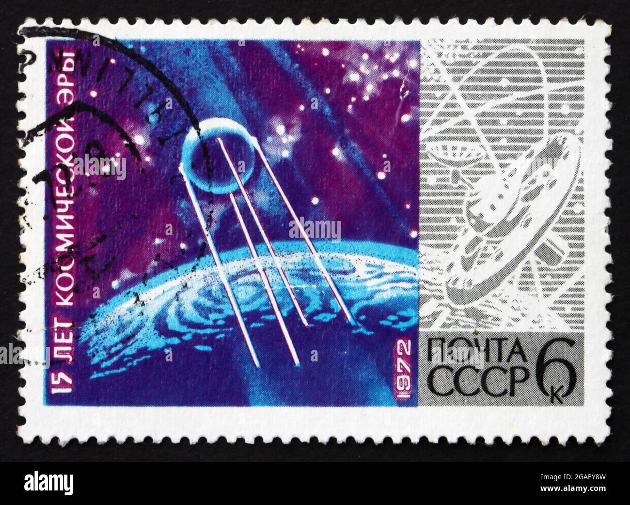 RUSSLAND - UM 1972: Eine in Russland gedruckte Marke zeigt Sputnik 1, Raumschiff, 15 Jahre Weltraumzeit, um 1972 Stockfoto