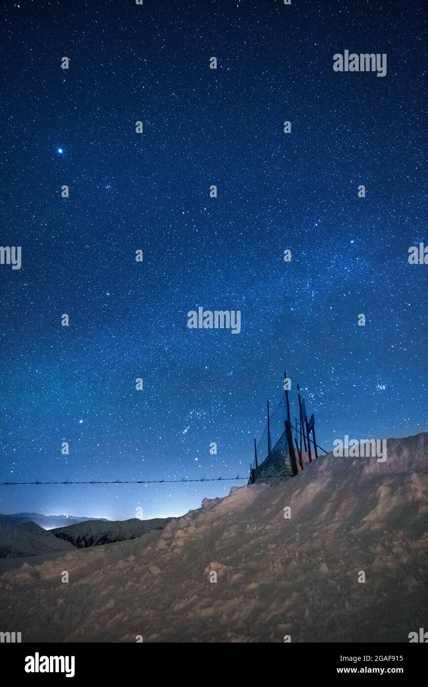 Kasprowy Wierch bei Nacht im Winter Stockfoto