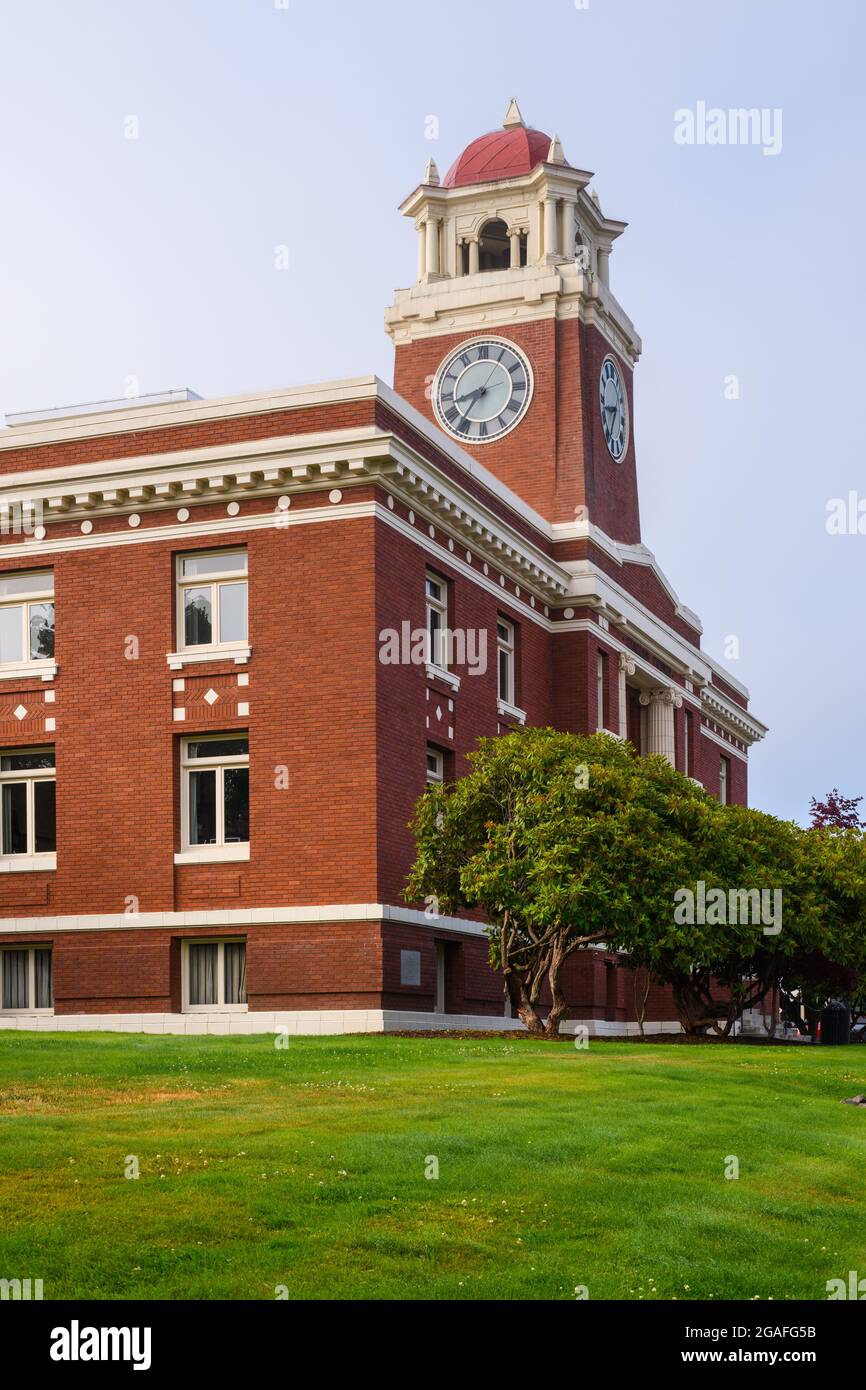 Port Angeles, WA, USA - 27. Juli 2021; das Clallam County Courthouse in der Stadt Port Angeles auf der nördlichen Olympic Peninsula Stockfoto