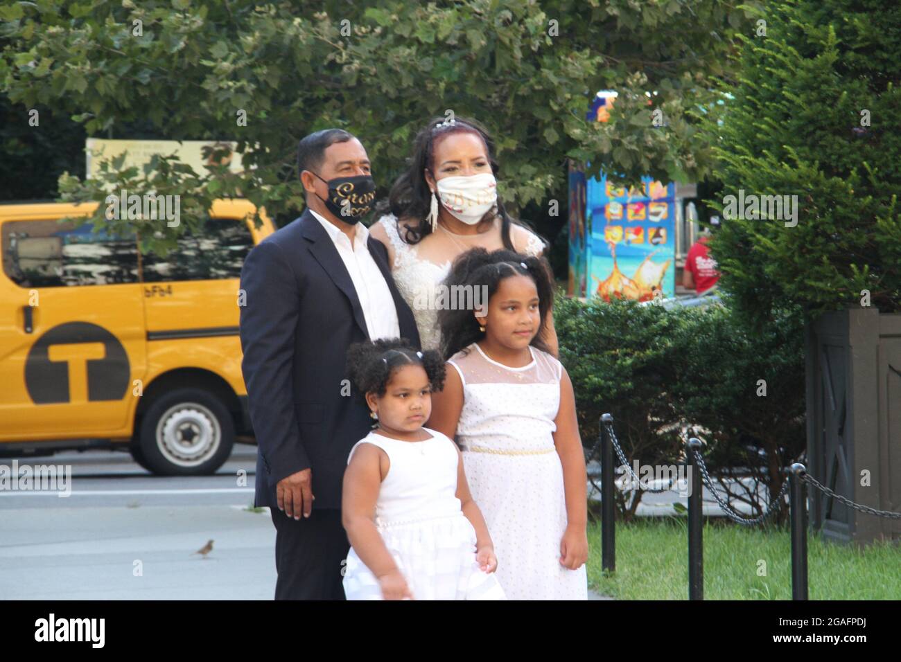 New York, USA. Juli 2021. 30. Juli 2021, New York, USA: (NEUE) Bargeldzahlung für Impfungen in New York. 30. Juli 2021, New York, USA: In dem Bemühen, alle in New York City geimpft zu bekommen, bieten der Bürgermeister, Bill de Blasio und die Stadtregierung ab heute, dem 30. Juli, jedem die erste Dosis eines Impfstoffs an. Unmittelbar nach der Einnahme der ersten Dosis erhalten sie eine auf eine Prepaid-Karte angerechnet. Dies ist zusätzlich zu anderen Anreizen wie kostenlose Tickets für einige Veranstaltungen, jährliche Mitgliedschaft im öffentlichen Theater, zwei Wochen citi Bike-Mitgliedschaft, kostenlos Stockfoto