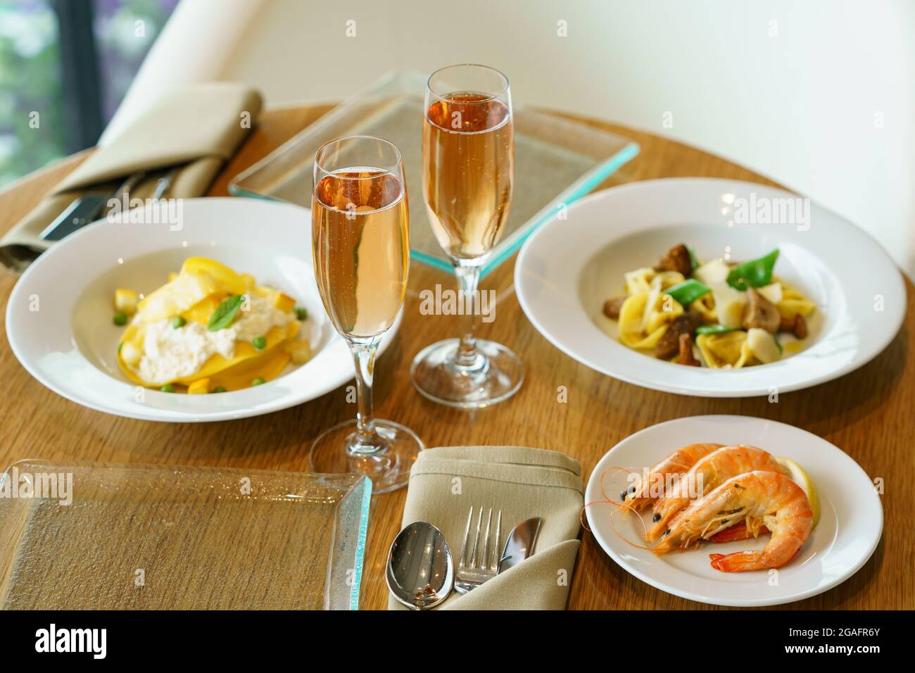 Seafood Salatplatte in einem Restaurant Stockfoto