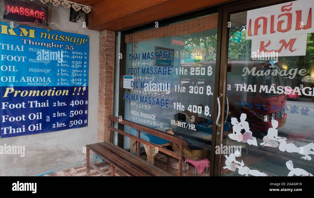Small Business Alleininhaber Massage Shop auf Soi Thong Lo Bangkok Thailand Stockfoto
