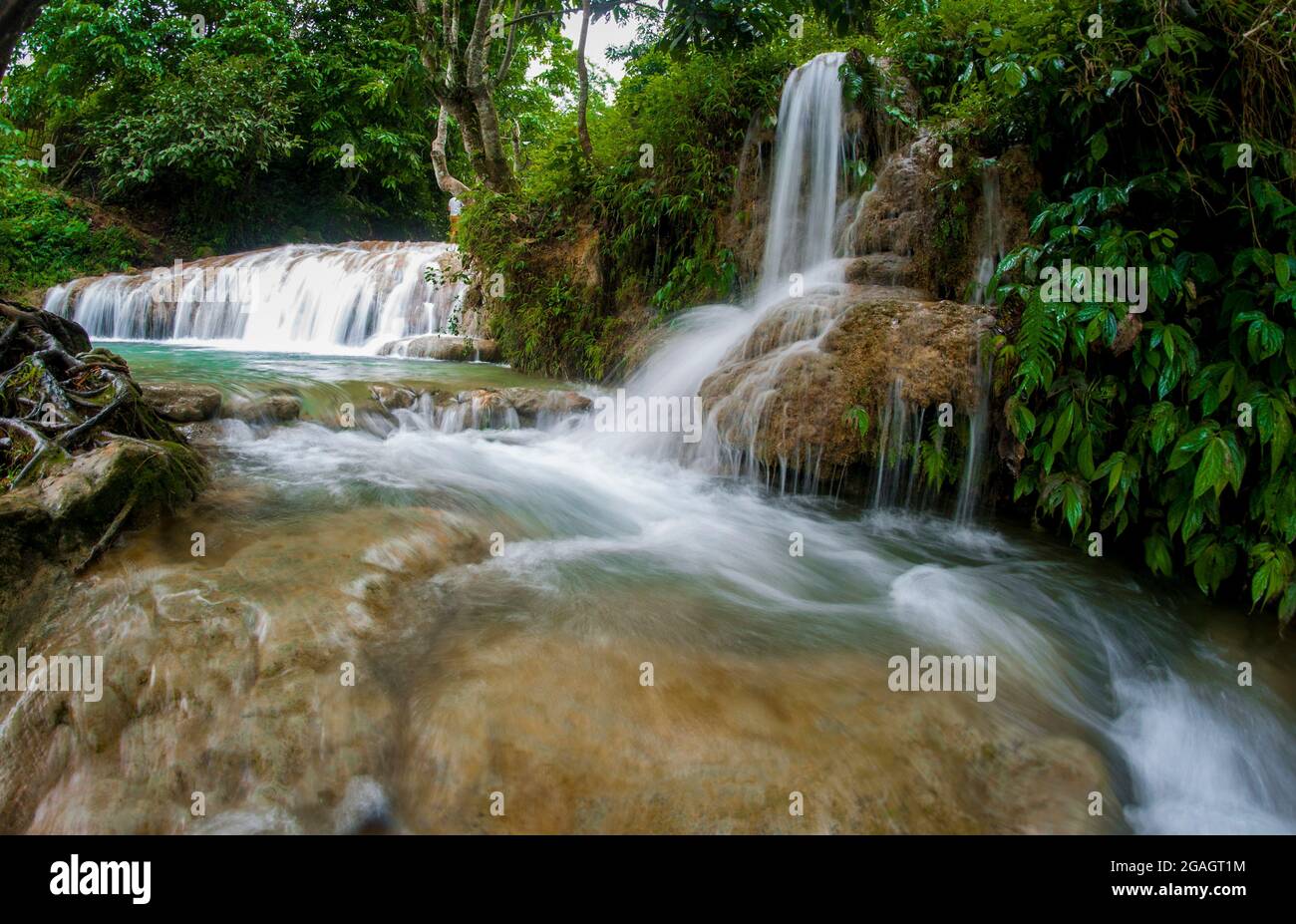 Schöner Wasserfall in Pu Luong Dorf Thanh Hoa Provinz Nordvietnam Stockfoto