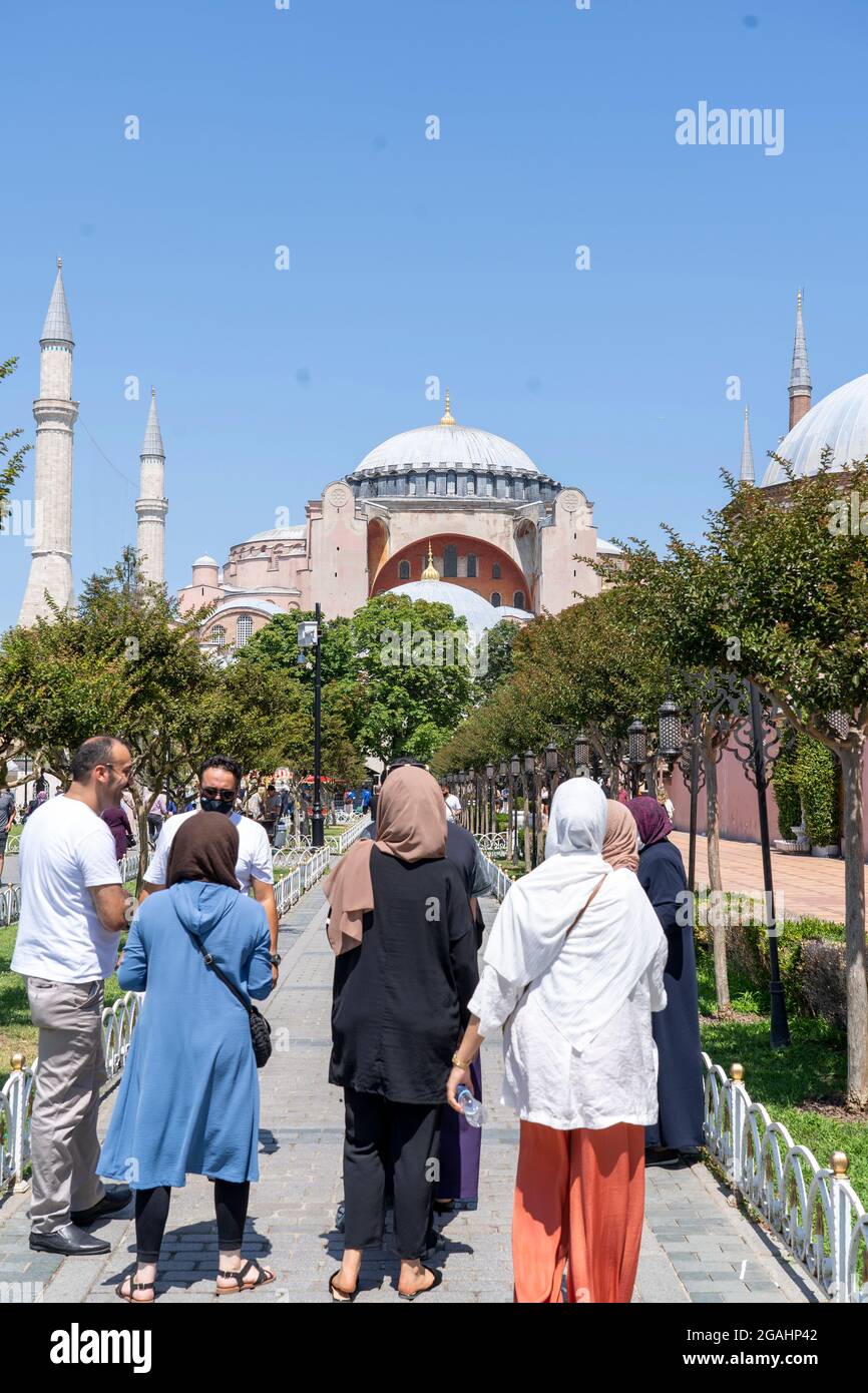 Türkei Istanbul 28.07.21 Hagia Sophia.Heilige große Moschee, und früher die Kirche der Hagia Sophia, einer der am meisten besuchten touristischen Orte Stockfoto