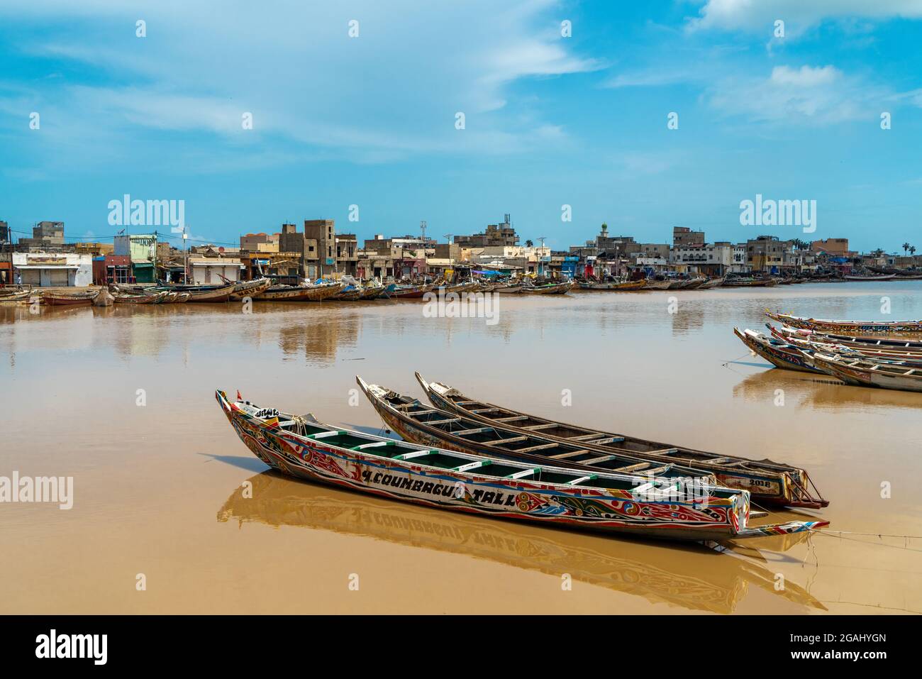 Fisher Boats in Saint Louis City, Ndar District, die alte Kolonialstadt im nördlichen Senegal, Westafrika. Stockfoto