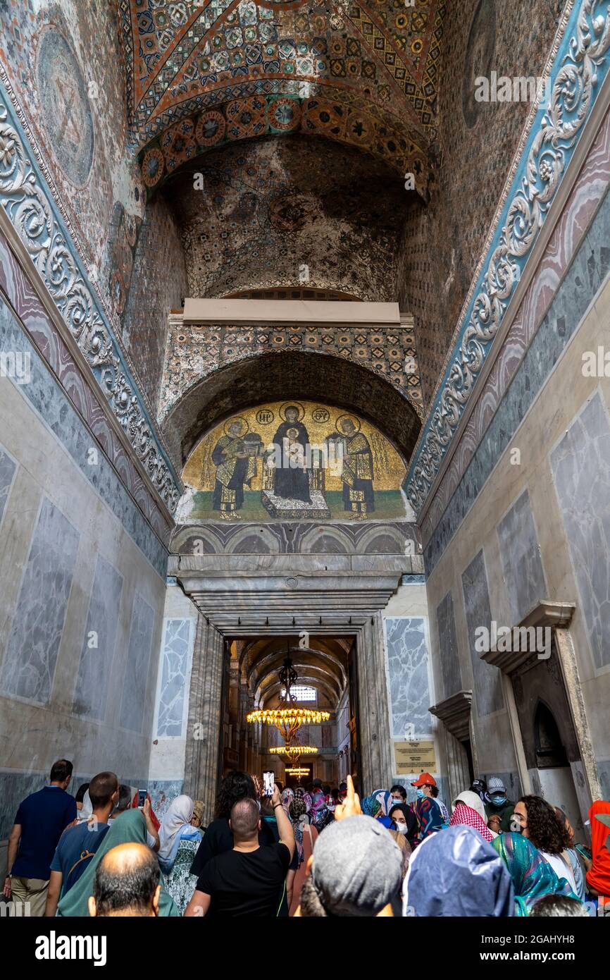 Türkei Istanbul interne Design des ersten Eingangs für die Touristen in die Hagia Sophia oder genannt Aya Sophia, einer der am meisten besuchten Orte. Stockfoto