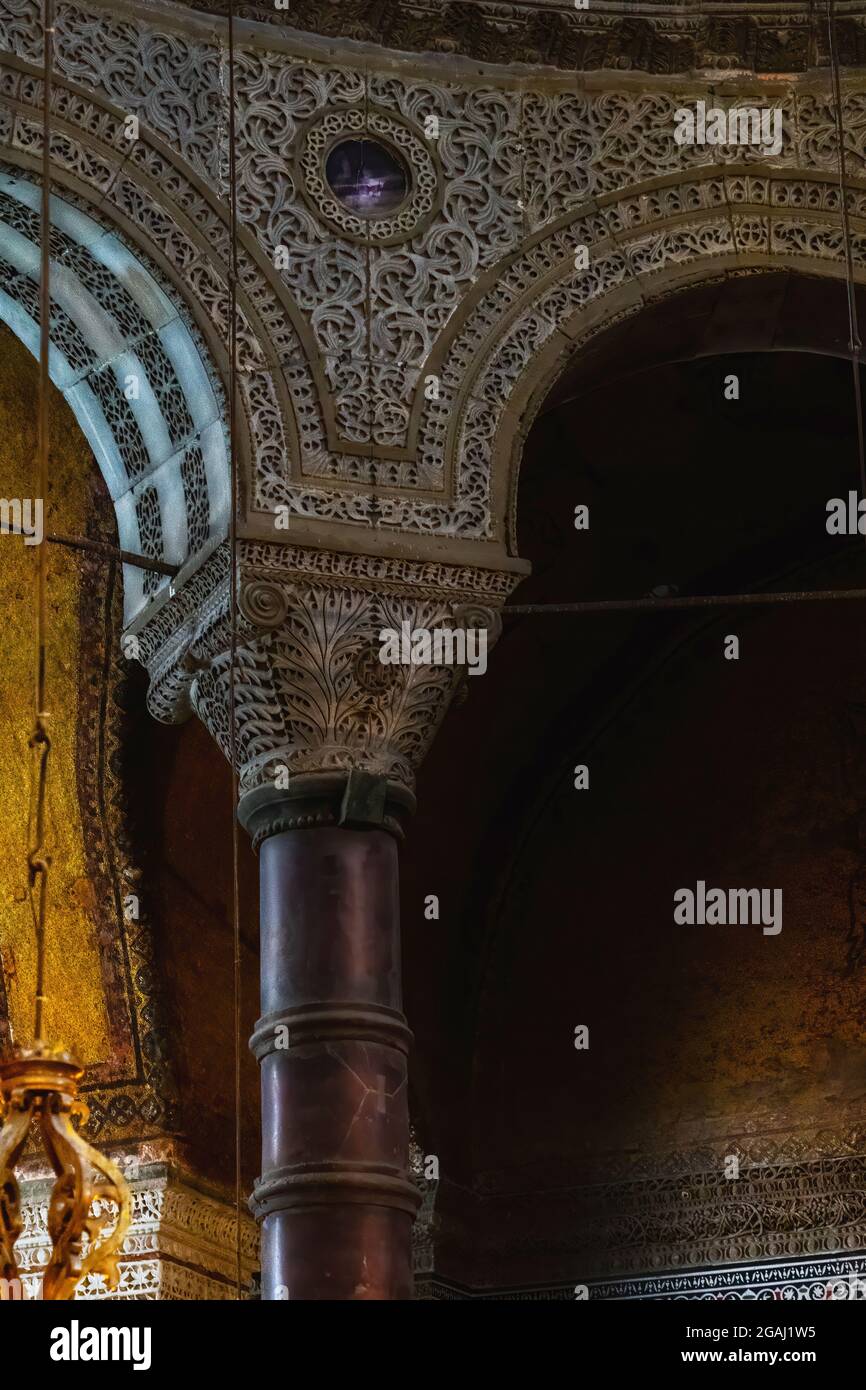 Türkei Istanbul Innenarchitektur die Lichter der Hagia Sophia oder genannt Aya Sophia, einer der meistbesuchten Orte in Istanbul. Spalte wird angezeigt Stockfoto
