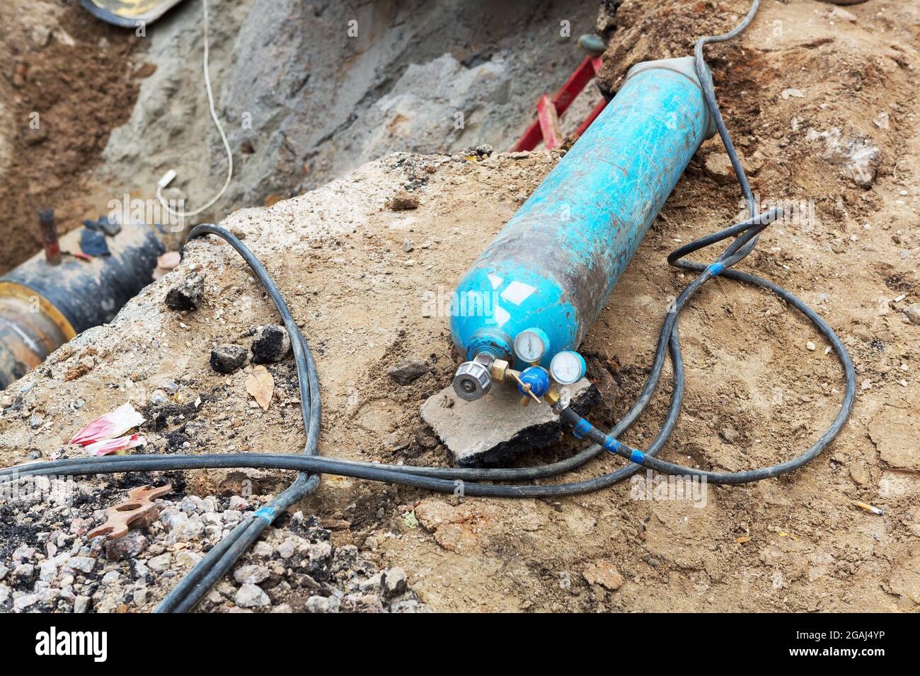 Schweißmaschine für Gasflaschen. Autogen. Reparatur des Heizkanals. Stockfoto
