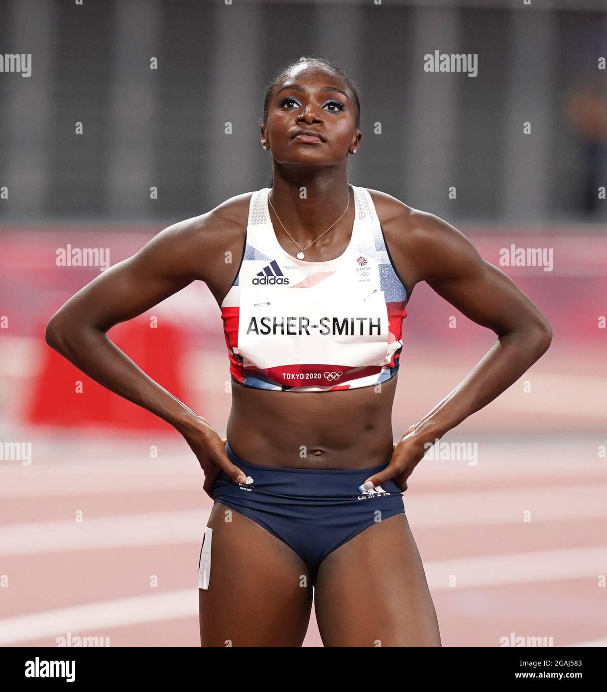 Die britische Dina Asher-Smith reagiert nach dem 100-m-Halbfinale der Frauen im Olympiastadion am achten Tag der Olympischen Spiele in Tokio 2020 in Japan. Bilddatum: Samstag, 31. Juli 2021. Stockfoto