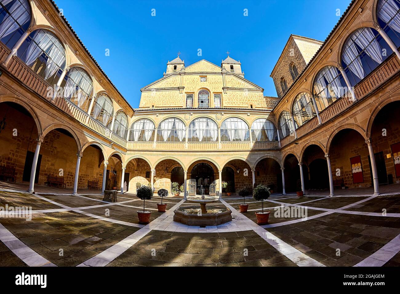 UNESCO-Weltkulturerbe in Ubeda. Gebäude des alten Santiago-Krankenhauses. Jaén, Spanien Stockfoto
