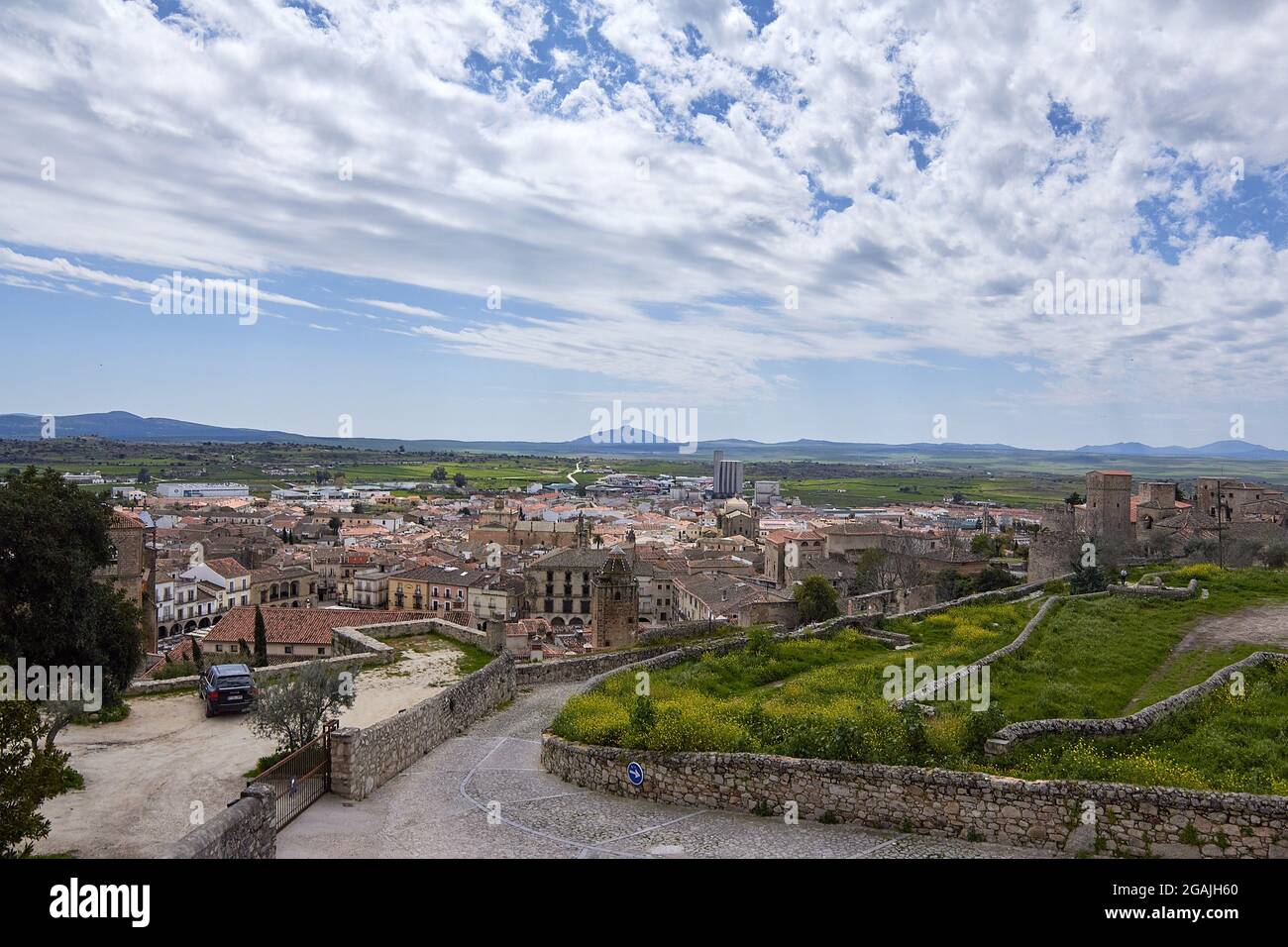Trujillo, Panoramablick auf die mittelalterliche Stadt in der Abenddämmerung in Caceres, Extremadura, Spanien - Trujillo, vista panorámica de la ciudad medieval al anochecer e Stockfoto