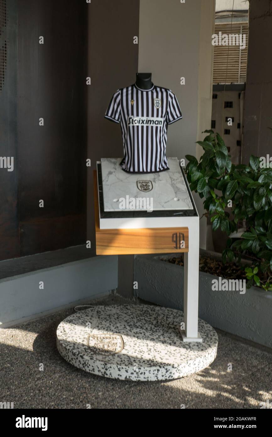 Thessaloniki, Griechenland, 15. Juli 2021: Panthessalonikios Athlitikos Omilos Konstantinoupoliton, besser abgekürzt als PAOK Salonika, ist ein griechischer f Stockfoto