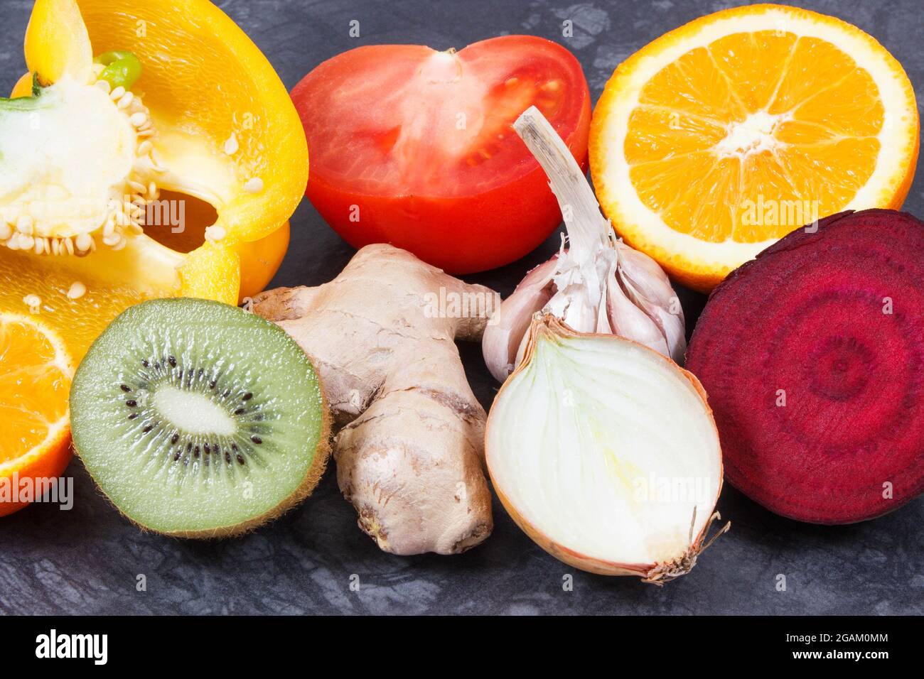 Frisches Obst und Gemüse als gesunder Immunbooster. Quelle natürliche Vitamine und Mineralstoffe Stockfoto