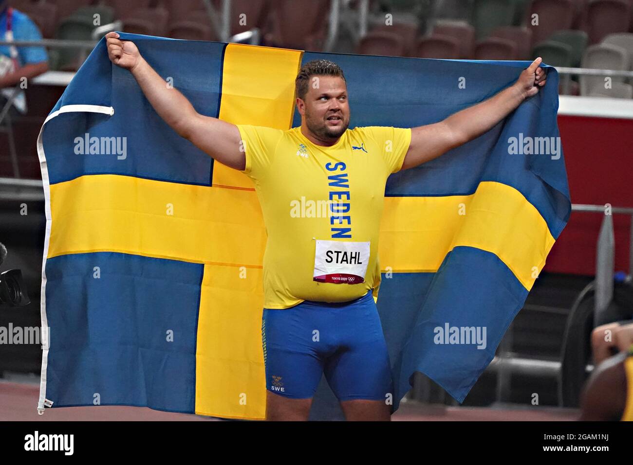 Goldmedaillengewinnerin Daniel Stahl aus Schweden feiert am Samstag, dem 31. Juli 2021, den Sieg beim Leichtathletik-Wettbewerb der Herren bei den Olympischen Sommerspielen in Tokio, Japan. Stahl gewann das Gold, Matthew Denny aus Schweden das Silber und Lukas Weisshaidinger aus Österreich die Bronze. Foto von Richard Ellis/UPI Stockfoto