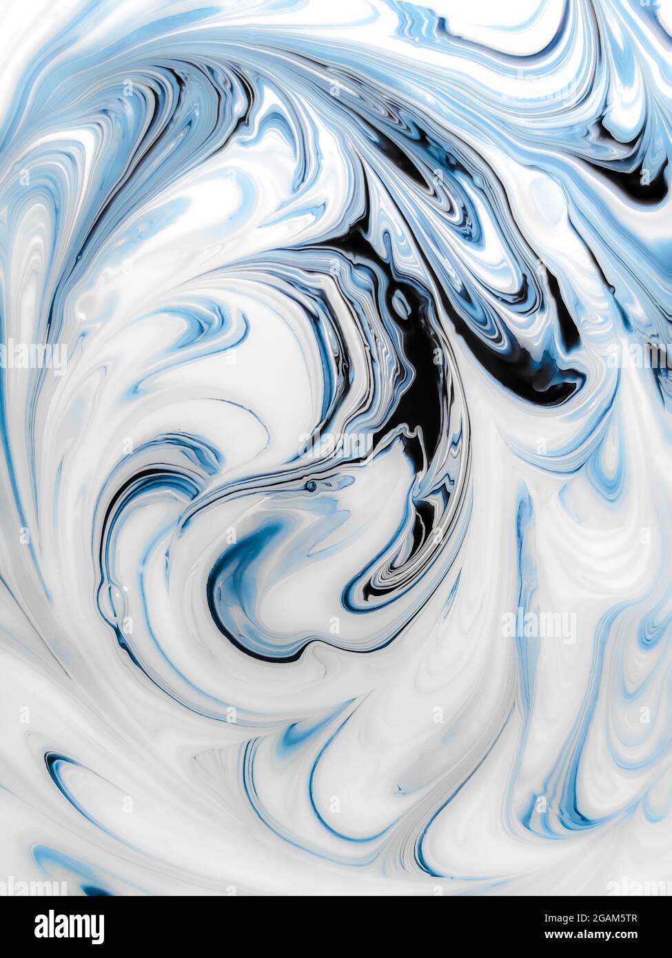 Hintergrund einer abstrakten blau-weißen Zeichnung, mehrschichtiges Muster aus gemischter Farbe, gekrümmte Linien in Nahaufnahme, weicher Fokus Stockfoto