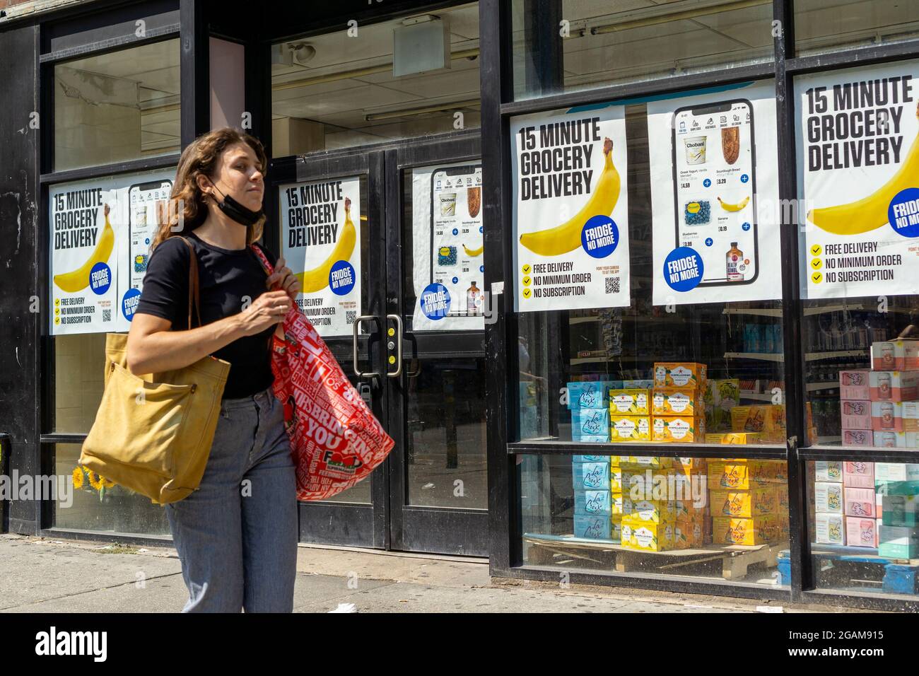 Ein Distributionsgeschäft für den Lebensmittellieferdienst Fridge No More im Stadtteil Chelsea in New York am Mittwoch, den 28. Juli 2021. Gorillas, 1520, Jokr und Fridge No More konkurrieren um die Sofortlieferfläche in New York. (© Richard B. Levine) Stockfoto