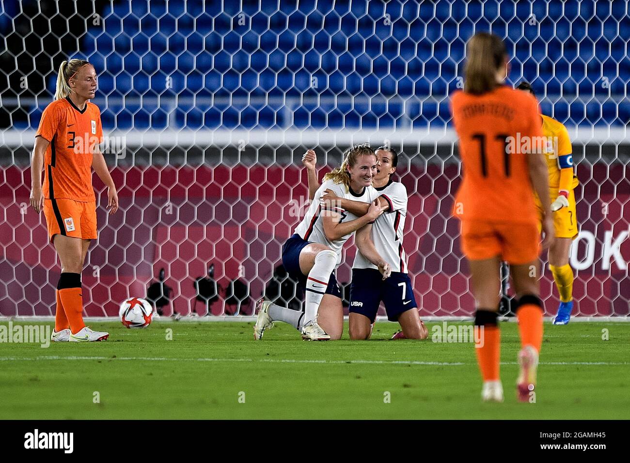 Samantha Mewis aus den Vereinigten Staaten feiert, nachdem sie bei den Olympischen Spielen Tokio 2020, dem Finale des Football Women's Quarter Finals zwischen den Niederlanden und den Vereinigten Staaten am 30. Juli 2021 im International Stadium Yokohama in Yokohama, das erste Tor ihrer Seite mit Tobin Heath aus den Vereinigten Staaten erzielt hat, Japan - Foto Pablo Morano / Orange Pictures / DPPI Stockfoto