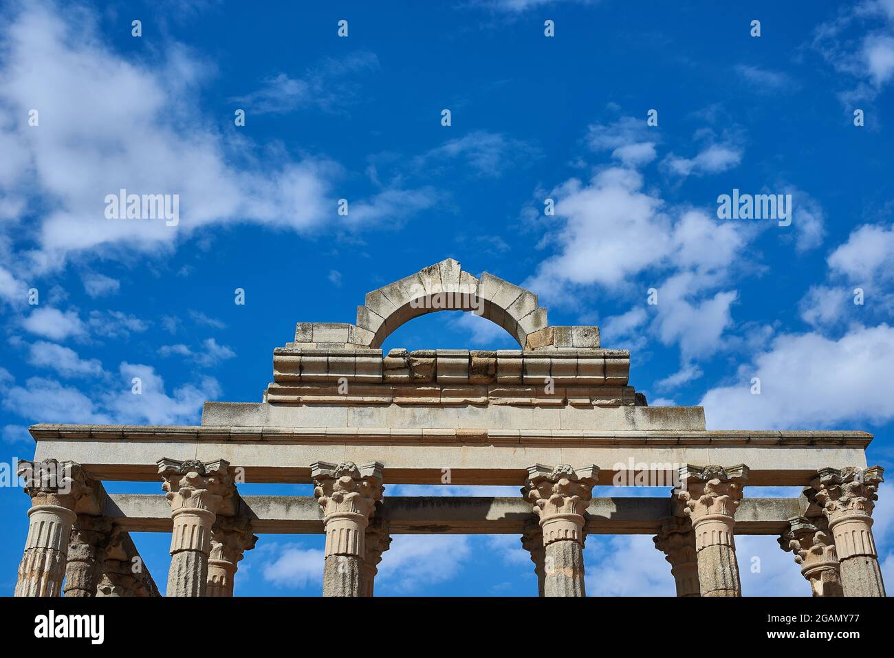 Archäologische Überreste des römischen Tempels von Diana. Stadtzentrum von Merida, Provinz Badajoz, Extremadura, Spanien. Stockfoto