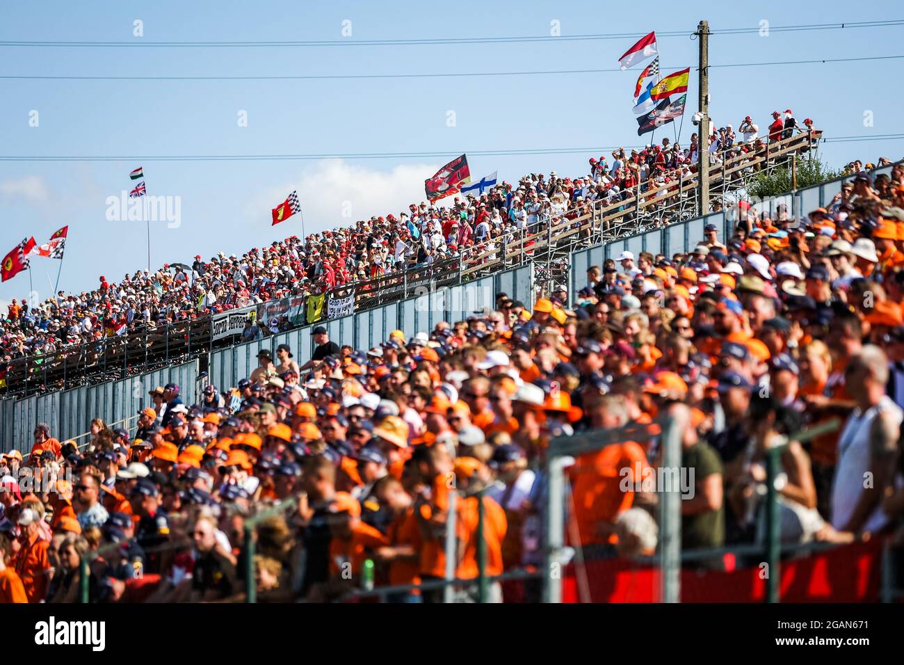 Zuschauer, Fans während der Formel 1 Magyar Nagydij 2021, großer Preis von Ungarn, 11. Lauf der FIA Formel 1 Weltmeisterschaft 2021 vom 30. Juli bis 1. August 2021 auf dem Hungaroring, in Mogyorod, bei Budapest, Ungarn - Foto Antonin Vincent / DPPI Stockfoto