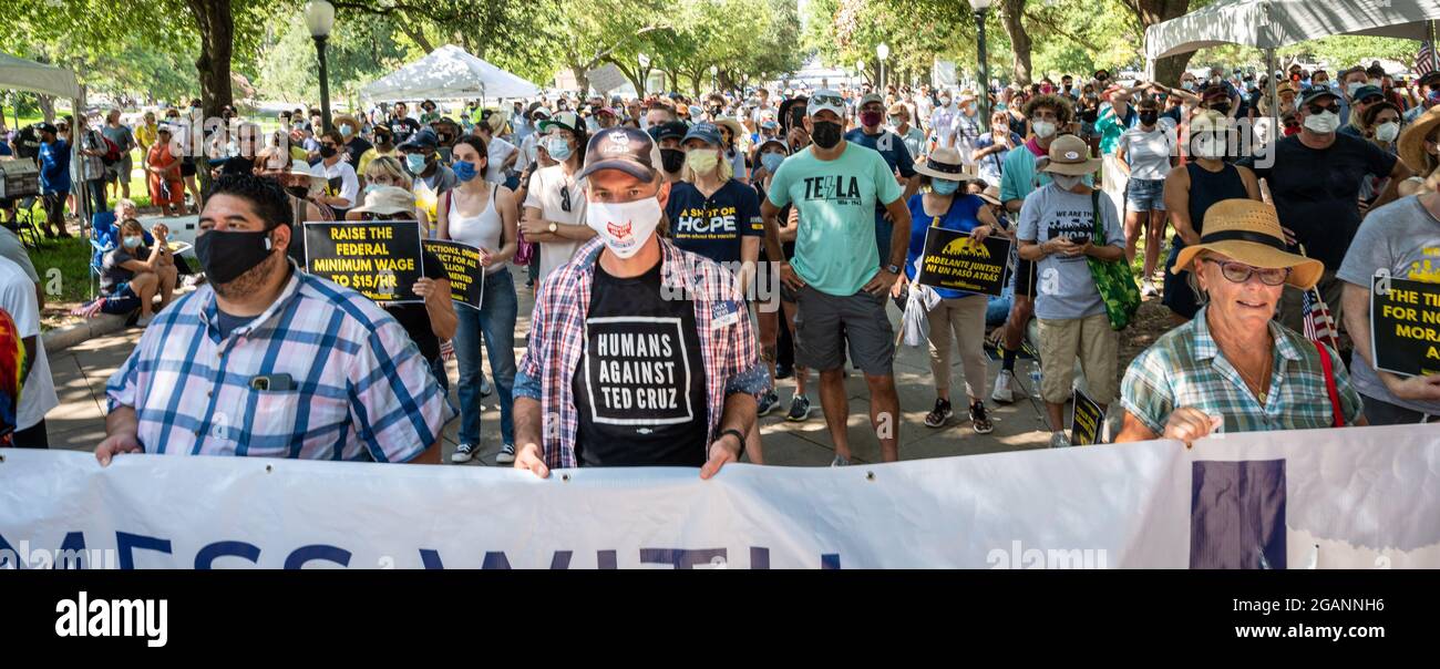 Austin, Texas, USA. 31. Juli 2021. Kundgebung am State Capitol. Die Kampagne der Armen beendete ihren viertägigen, 27 Meilen langen marsch von Georgetown nach Austin am Samstagmorgen im Capitol. Während sie als Wahlrechtskundgebung bezeichnet wurde, forderte die Kampagne auch eine Erhöhung des Mindestlohns unter anderen „Arbeitnehmern“. Kredit: Sidney Bruere/Alamy Live Nachrichten Stockfoto