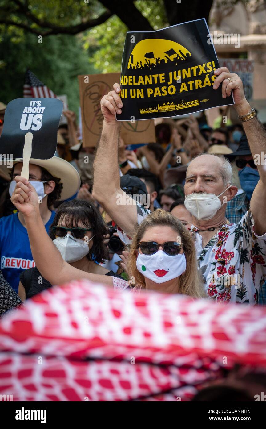 Austin, Texas, USA. 31. Juli 2021. Kundgebung am State Capitol. Die Kampagne der Armen beendete ihren viertägigen, 27 Meilen langen marsch von Georgetown nach Austin am Samstagmorgen im Capitol. Während sie als Wahlrechtskundgebung bezeichnet wurde, forderte die Kampagne auch eine Erhöhung des Mindestlohns unter anderen „Arbeitnehmern“. Kredit: Sidney Bruere/Alamy Live Nachrichten Stockfoto