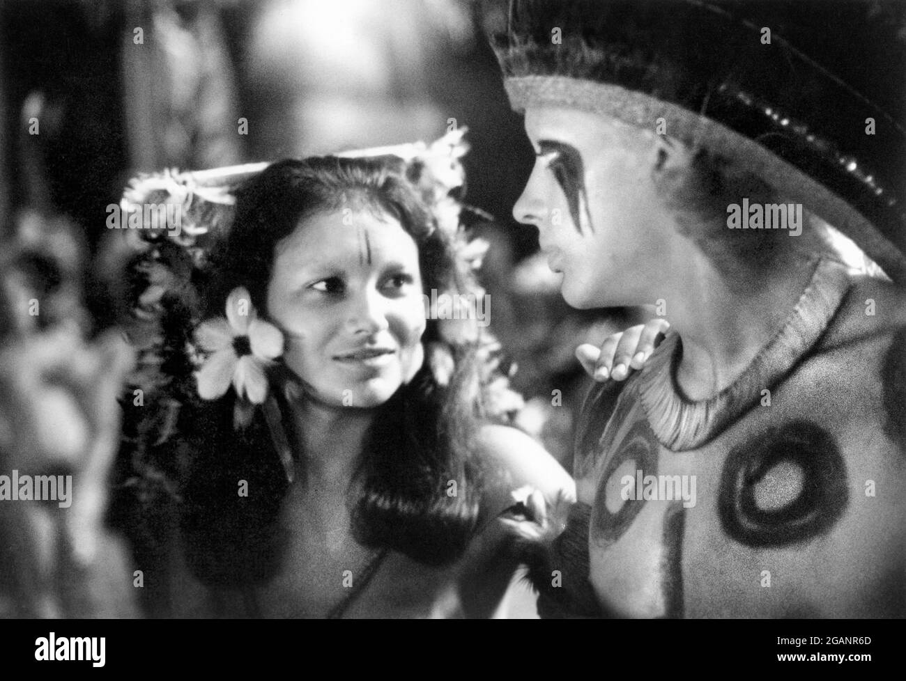 Dira Paes, Charley Boorman, Dreharbeiten zum Film, 'The Emerald Forest', Embassy Pictures, 1985 Stockfoto