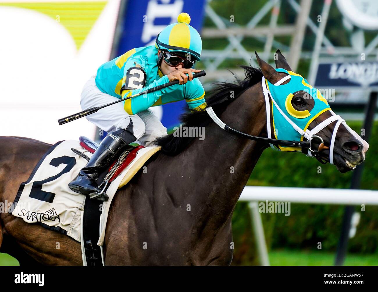 Saratoga Springs, NY, USA. Juli 2021. 31. Juli 2021: Cross border #2, geritten von Jockey Luis Saez, gewinnt am 31. Juli 2021 die Grade 2 Bowling Green Stakes auf dem Rasen auf der Saratoga Race Course in Saratoga Springs, N.Y. Dan HearyEclipse Sportswire CSM/Alamy Live News Stockfoto