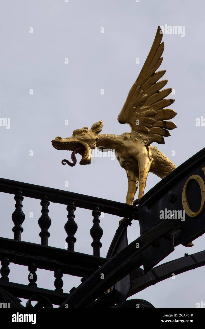 Dragon on the Monument for Prevention of Cruelty to Animals, Richmond Hill, Richmond, South West London, Großbritannien Stockfoto