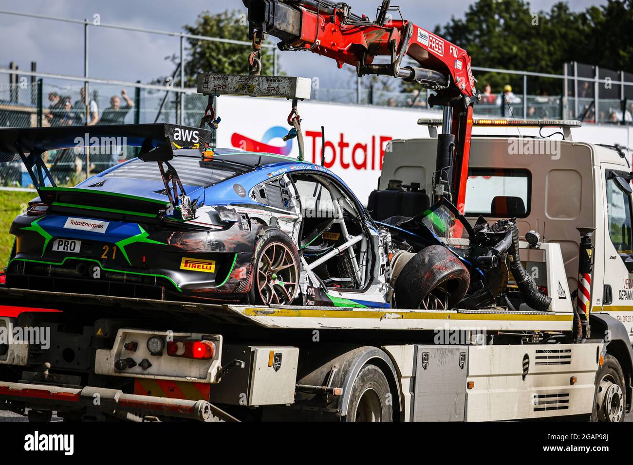 21 Muller Sven (ger), Estre Kevin (Fra), Lietz Richard (aut), Rutronik Racing, Porsche 911 GT3-R (911.II), ACTIONCRASH, UNFALL, während der TotalEnergies 24 Stunden von Spa, 6. Lauf der Fanatec GT World Challenge Europe Powered by AWS 2021, vom 28. Juli bis 1. August, 2021 auf dem Circuit de Spa-Francorchamps, in Stavelot, Belgien - Foto Francois Flamand / DPPI Stockfoto