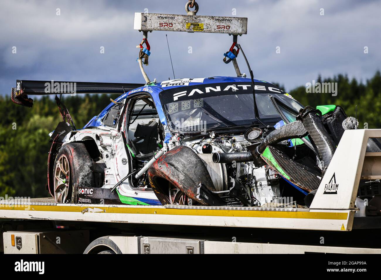 21 Muller Sven (ger), Estre Kevin (Fra), Lietz Richard (aut), Rutronik Racing, Porsche 911 GT3-R (911.II), ACTIONCRASH, UNFALL, während der TotalEnergies 24 Stunden von Spa, 6. Lauf der Fanatec GT World Challenge Europe Powered by AWS 2021, vom 28. Juli bis 1. August, 2021 auf dem Circuit de Spa-Francorchamps, in Stavelot, Belgien - Foto Francois Flamand / DPPI Stockfoto