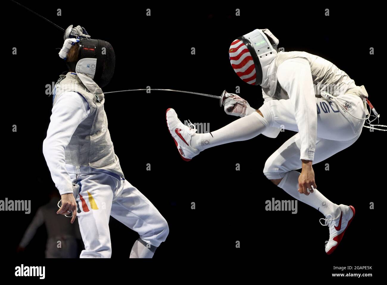 Olympische Spiele 2020 in Tokio - Fechten - Männer Team Foil - Viertelfinale - Makuhari Messe Halle B - Chiba, Japan - 1. August 2021. Benjamin Kleibrink aus Deutschland im Kampf gegen Gerek Meinhardt aus den Vereinigten Staaten REUTERS/Maxim Shemetov Stockfoto