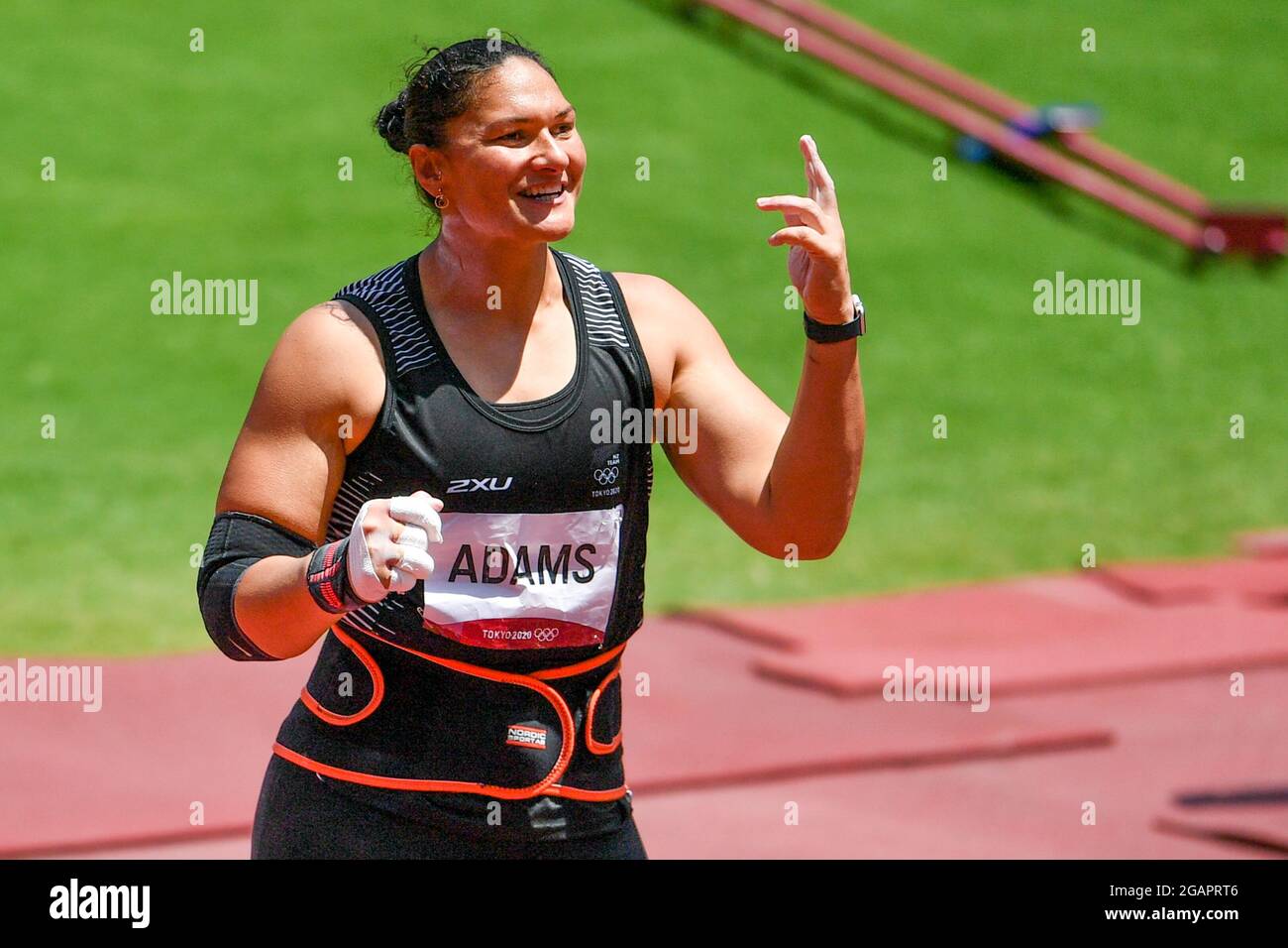 Tokio, Japan. August 2021. TOKIO, JAPAN - 1. AUGUST: Valerie Adams aus Neuseeland feiert ihren dritten Platz, nachdem sie am 1. August 2021 im Olympiastadion in Tokio, Japan, beim Women's Shot Put Final während der Olympischen Spiele 2020 in Tokio im Olympiastadion (Foto von Andy Astfalck/Orange Picics) teilnahm. Quelle: Orange Pics BV/Alamy Live News Stockfoto