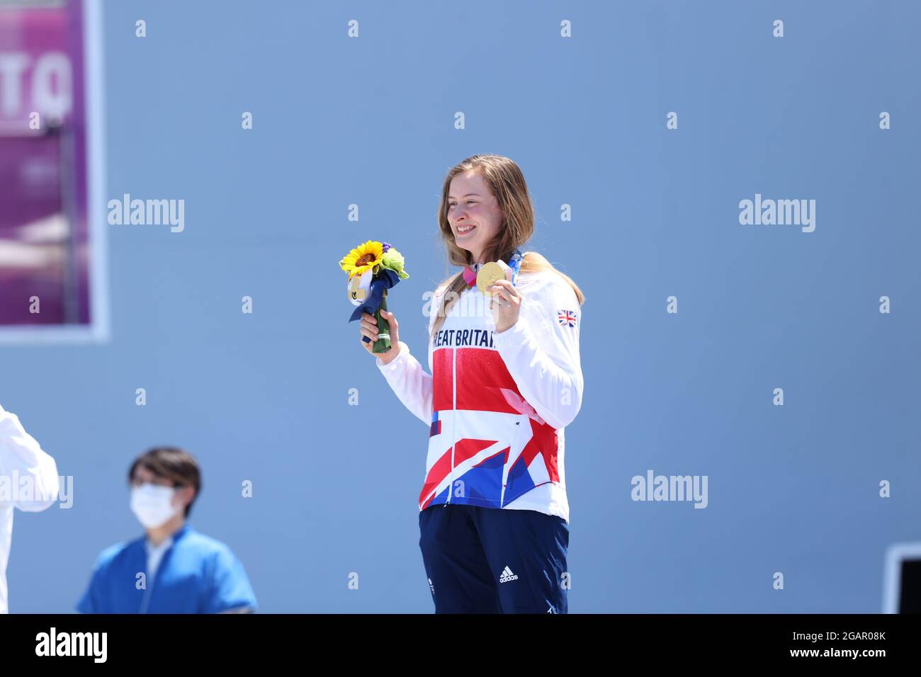 Tokio, Japan. August 2021. Charlotte Worthington (GBR) Cycling : BMX Freestyle - Goldmedaillengewinnerin Charlotte Worthington von Großbritannien Women's Park Medal Ceremony during the Tokyo 2020 Olympic Games at the Ariake Urban Sports Park in Tokyo, Japan . Quelle: Naoki Morita/AFLO SPORT/Alamy Live News Stockfoto