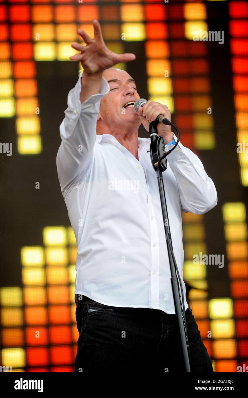 Go West Performing im Lets Rock Leeds 80s Stockfoto