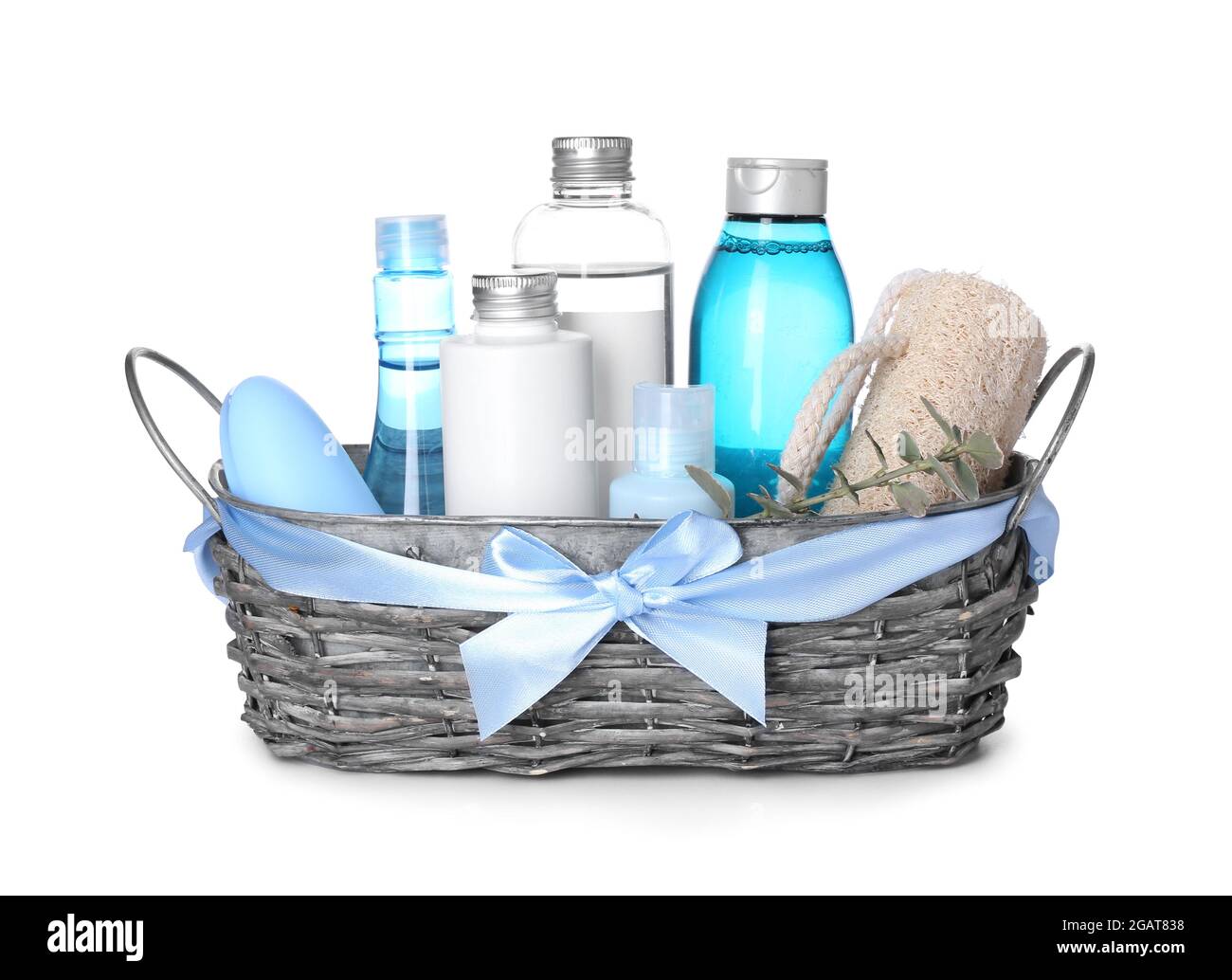 Geschenkkorb mit Kosmetik und Schwamm auf weißem Hintergrund  Stockfotografie - Alamy