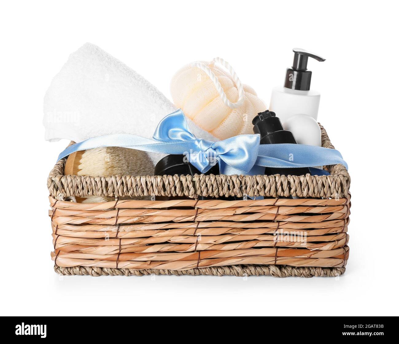Geschenkkorb mit Badezubehör auf weißem Hintergrund Stockfotografie