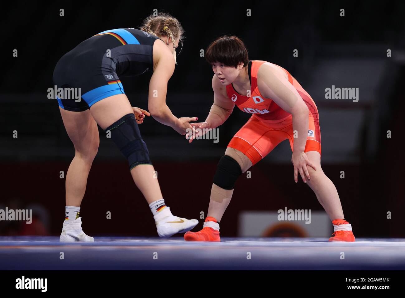 Tokio, Japan. August 2021. (L-R) Aline Rotter Focken (GER), Hiroe Minagawa (JPN) Wrestling : Frauen-Freestyle 76 kg Halbfinale während der Olympischen Spiele in Tokio 2020 in der Makuhari Messe Hall A in Tokio, Japan . Quelle: Naoki Nishimura/AFLO SPORT/Alamy Live News Stockfoto