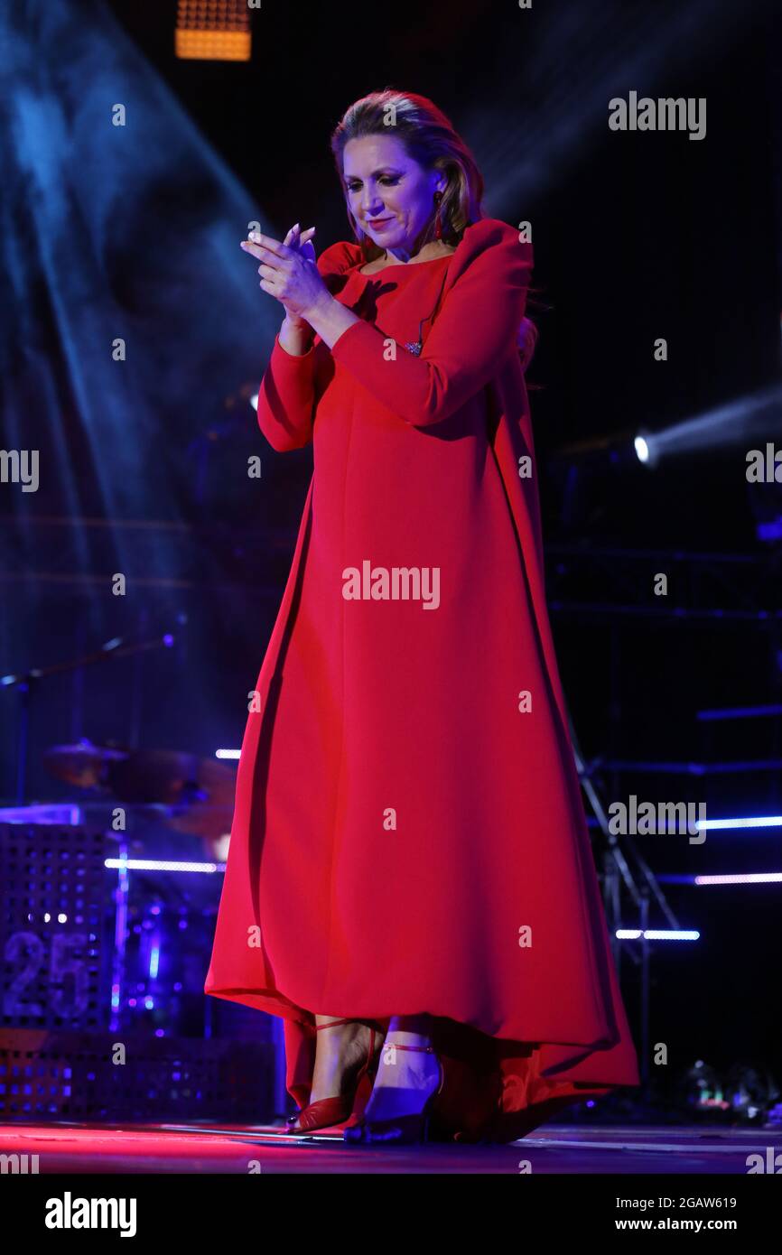 Madrid, Spanien. Juli 2021. Die spanische Sängerin Niña Pastori tritt beim Musikfestival Noches del Botanico im Real Jardín Botánico Alfonso XIII in Madrid, Spanien, live auf. Quelle: Isabel Infantes/Alamy Live News Stockfoto