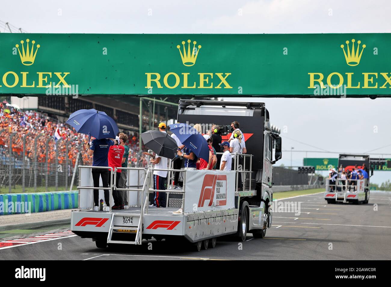 Budapest, Ungarn. August 2021. Fahrerparade. Großer Preis von Ungarn, Sonntag, 1. August 2021. Budapest, Ungarn. Quelle: James Moy/Alamy Live News Stockfoto